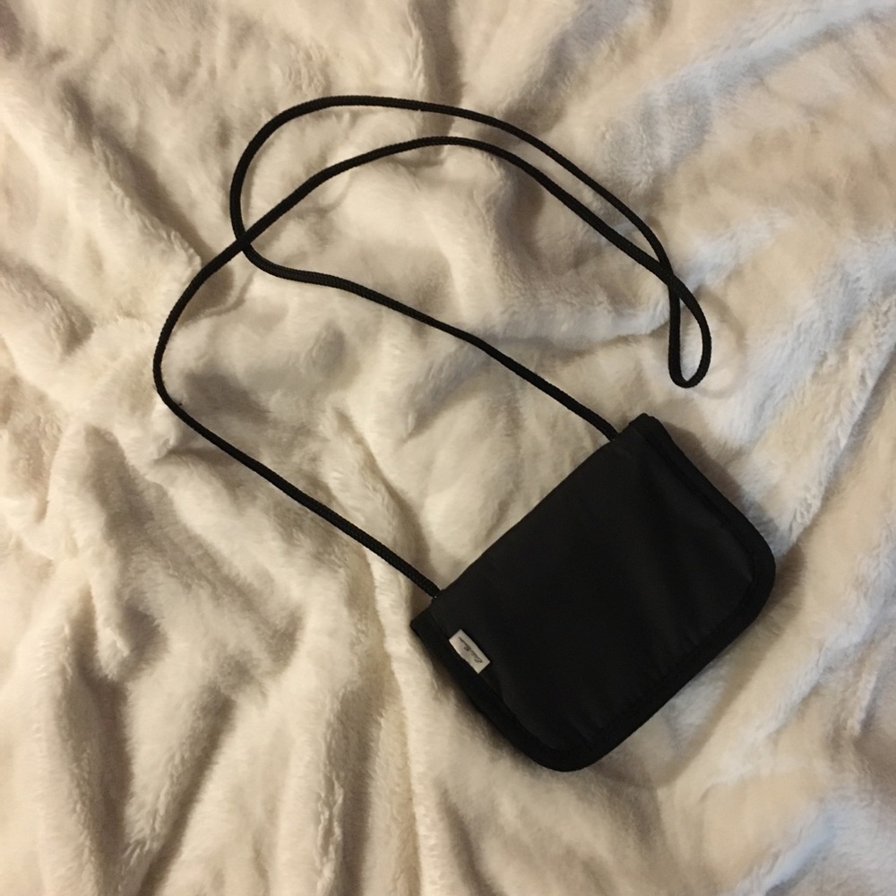 💕3/$10💕Eddie Bauer Travel Wallet / Purse